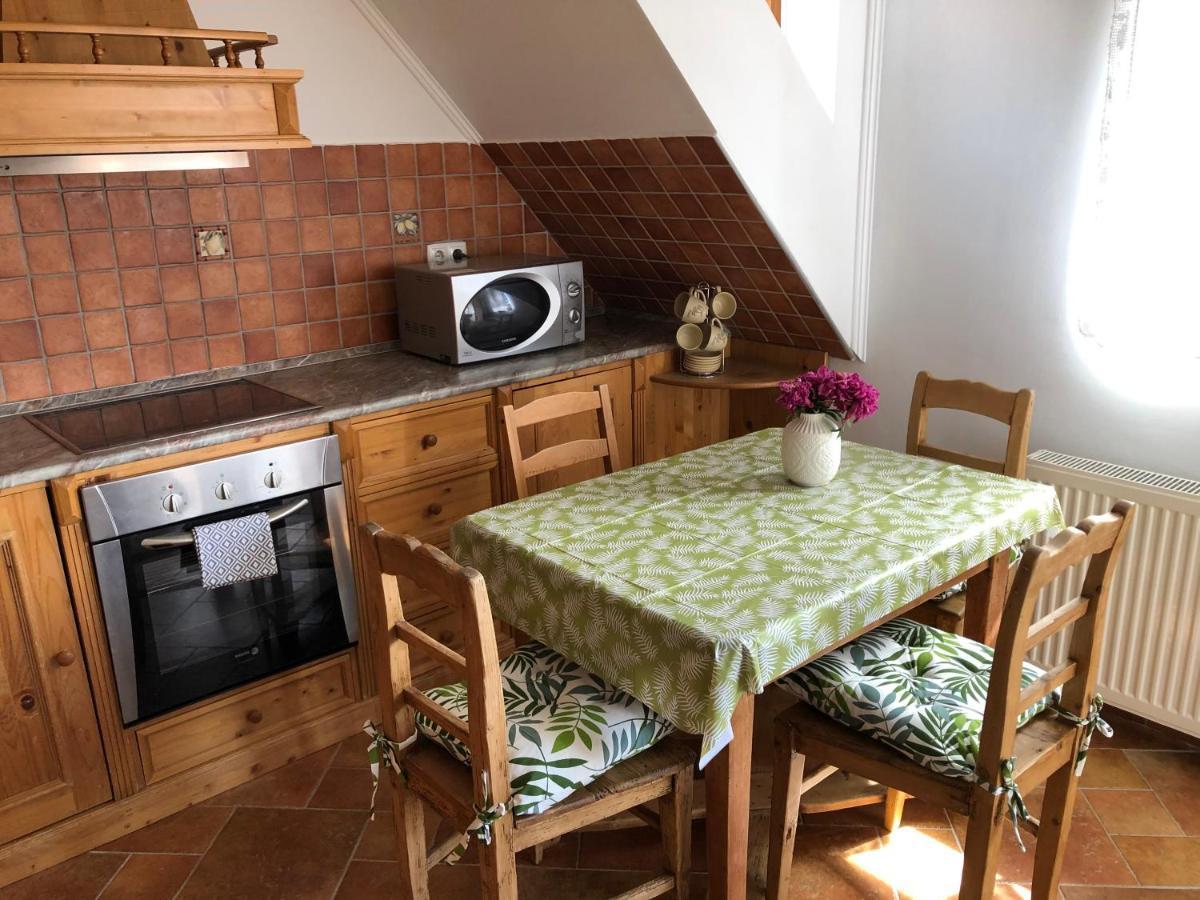 Capri Apartman Еґер Екстер'єр фото