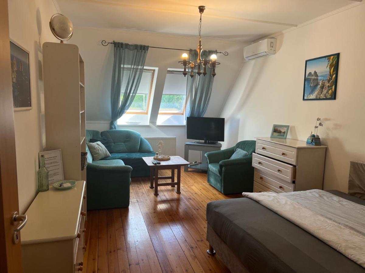 Capri Apartman Еґер Екстер'єр фото